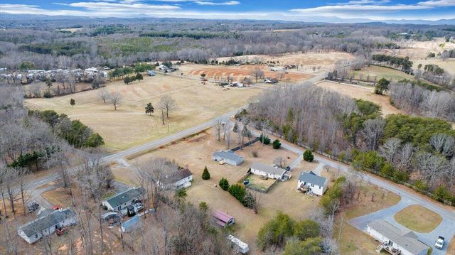 44 Strawberry Banks DR, Moneta, VA 24121