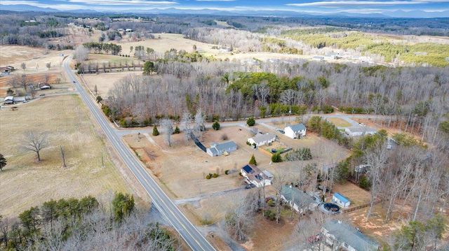 44 Strawberry Banks DR, Moneta, VA 24121