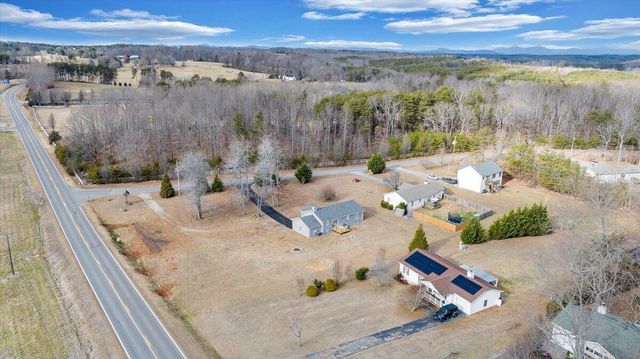 44 Strawberry Banks DR, Moneta, VA 24121