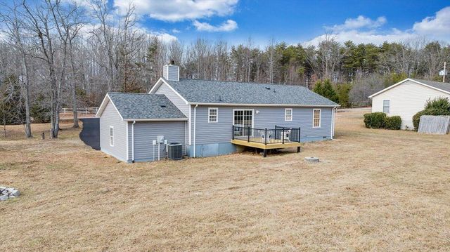 44 Strawberry Banks DR, Moneta, VA 24121