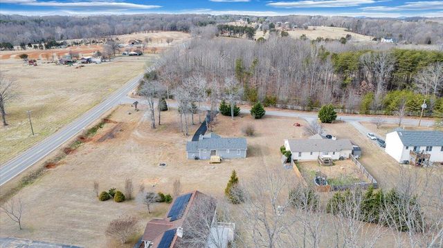44 Strawberry Banks DR, Moneta, VA 24121