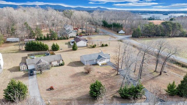 44 Strawberry Banks DR, Moneta, VA 24121