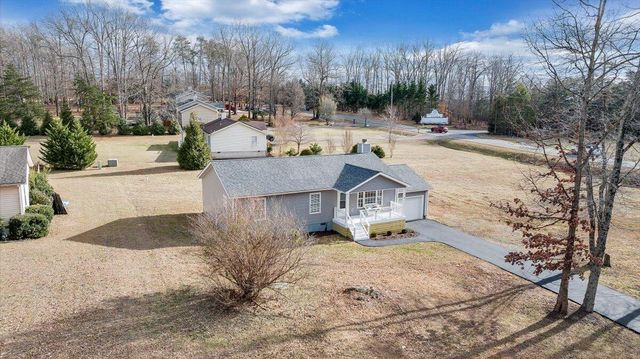 44 Strawberry Banks DR, Moneta, VA 24121