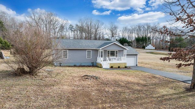 44 Strawberry Banks DR, Moneta, VA 24121