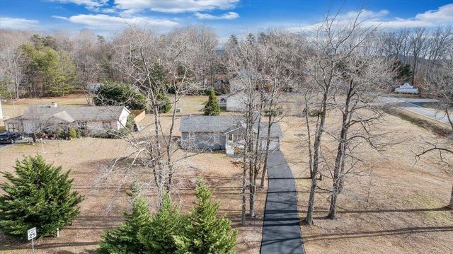 44 Strawberry Banks DR, Moneta, VA 24121