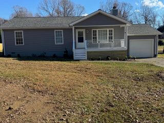 44 Strawberry Banks DR, Moneta, VA 24121