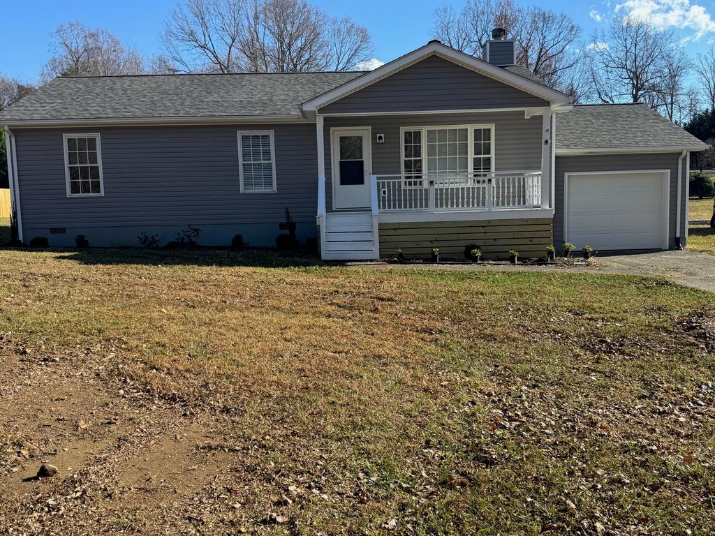 44 Strawberry Banks DR, Moneta, VA 24121