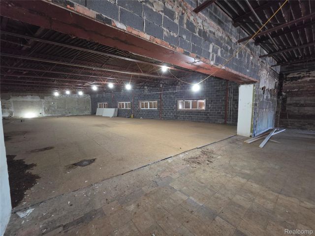13303 Gratiot Avenue, Detroit, MI 48205
