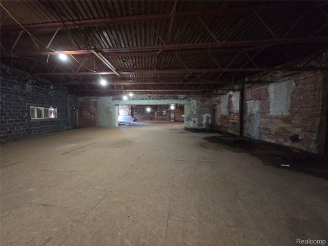 13303 Gratiot Avenue, Detroit, MI 48205