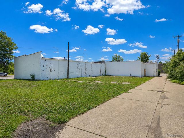 13303 Gratiot Avenue, Detroit, MI 48205