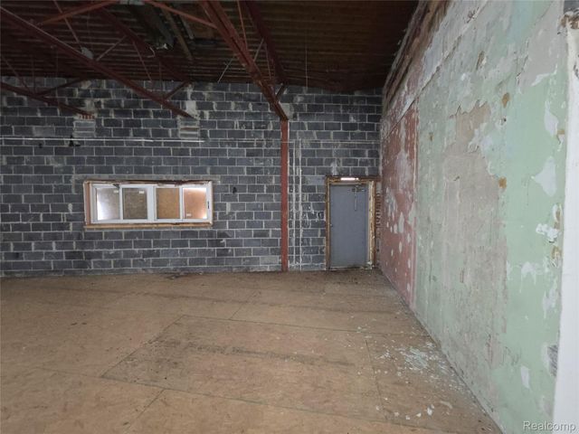 13303 Gratiot Avenue, Detroit, MI 48205