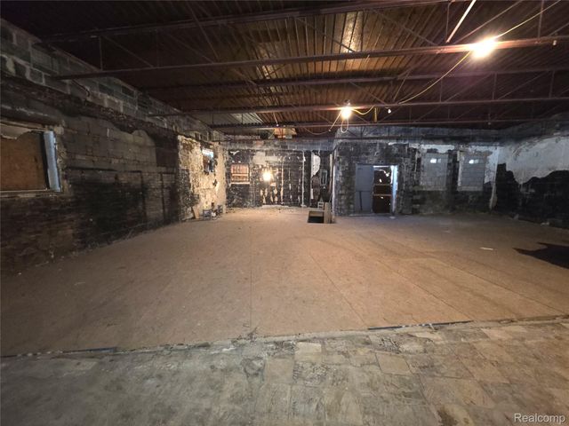 13303 Gratiot Avenue, Detroit, MI 48205