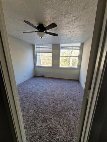 28 Lakeway Street, Conroe, TX 77304