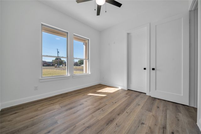 819 Meadow Lark Lane, Red Oak, TX 75154