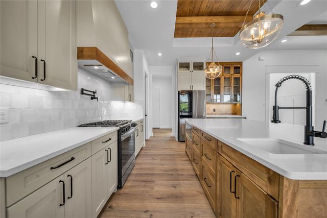 819 Meadow Lark Lane, Red Oak, TX 75154