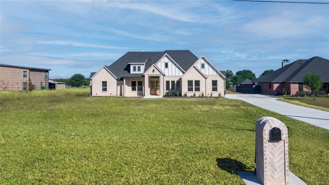 819 Meadow Lark Lane, Red Oak, TX 75154