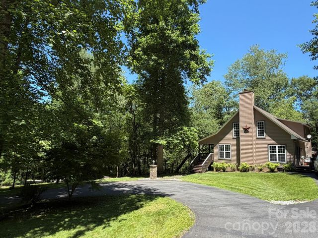 315 Honey Locust Lane, Whittier, NC 28789