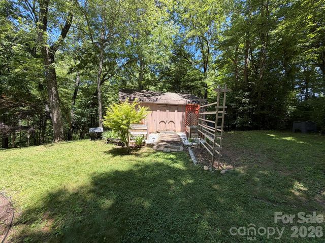 315 Honey Locust Lane, Whittier, NC 28789