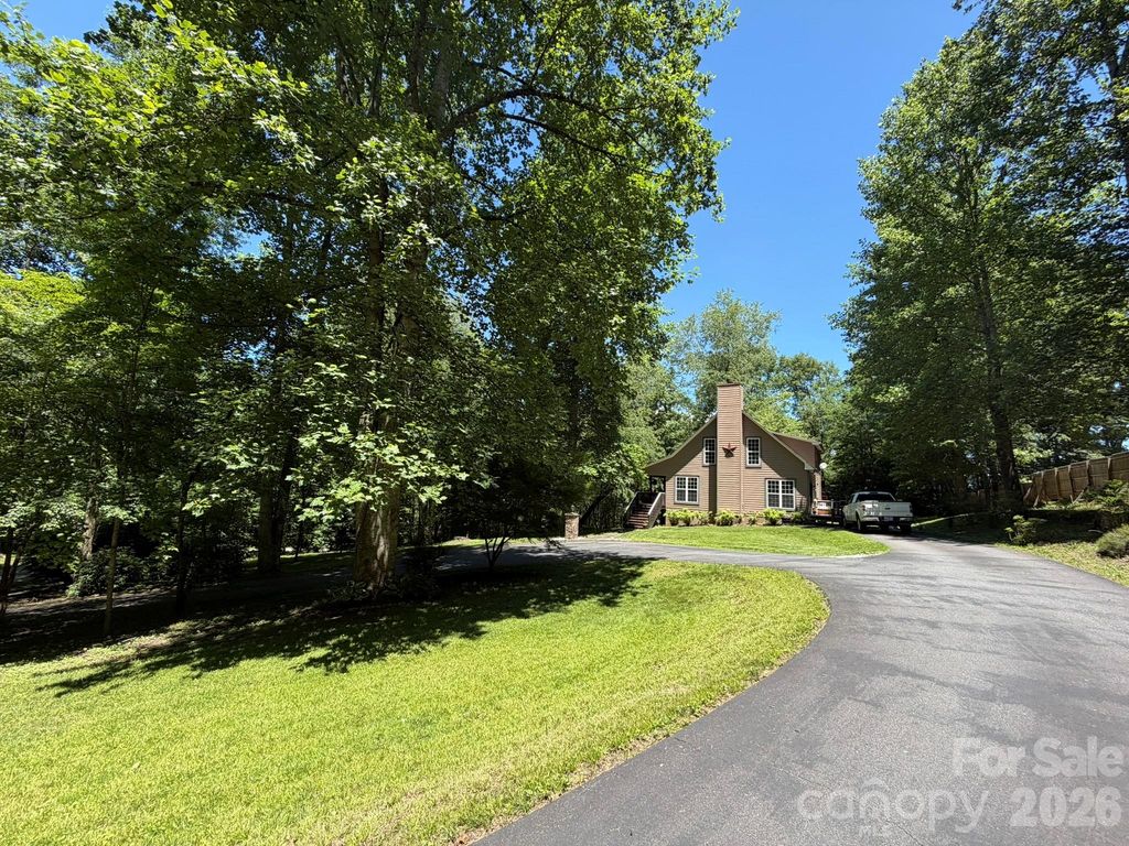 315 Honey Locust Lane, Whittier, NC 28789