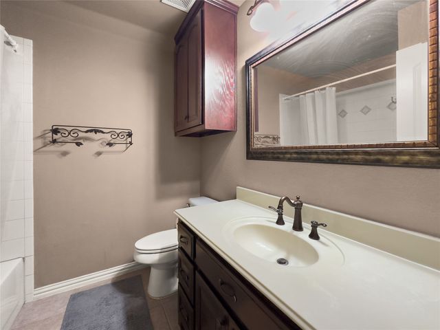 5801 Mira Lago Lane, Arlington, TX 76017