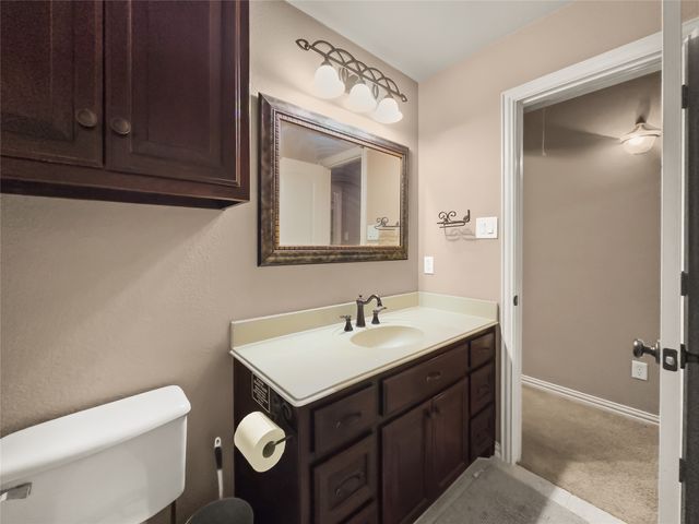 5801 Mira Lago Lane, Arlington, TX 76017