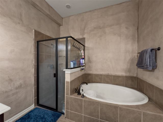 5801 Mira Lago Lane, Arlington, TX 76017