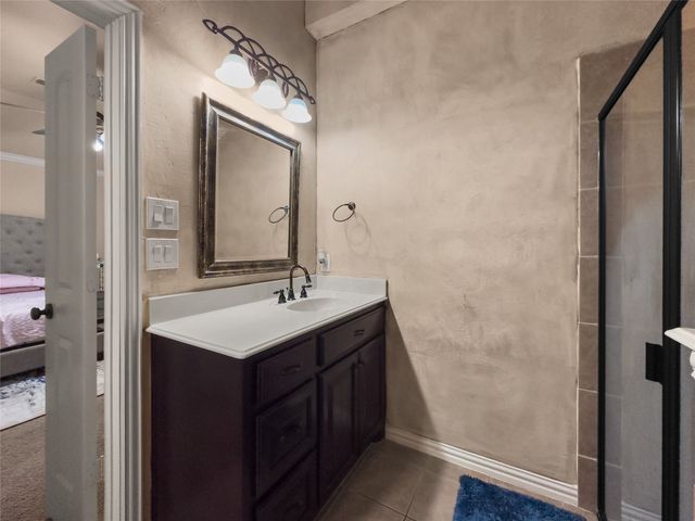 5801 Mira Lago Lane, Arlington, TX 76017