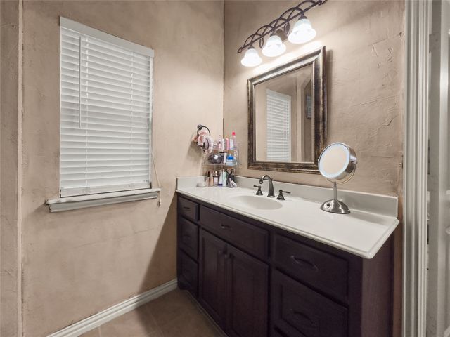 5801 Mira Lago Lane, Arlington, TX 76017