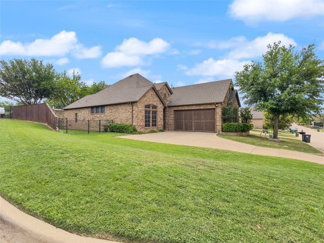 5801 Mira Lago Lane, Arlington, TX 76017