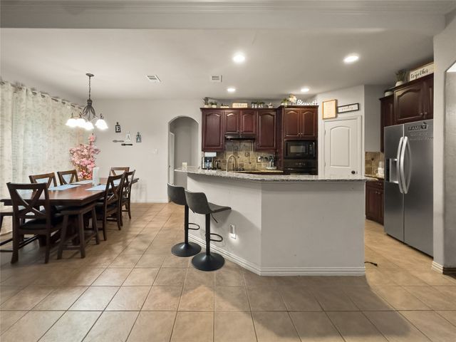 5801 Mira Lago Lane, Arlington, TX 76017