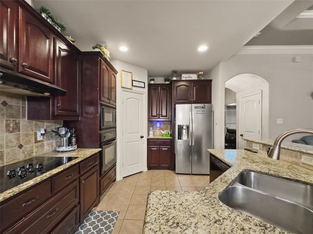 5801 Mira Lago Lane, Arlington, TX 76017