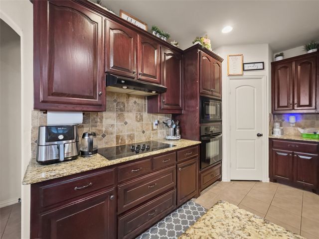 5801 Mira Lago Lane, Arlington, TX 76017