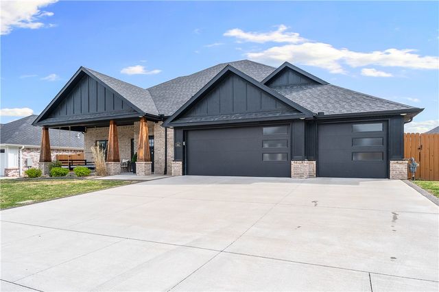 541 Bronco Street, Centerton, AR 72719