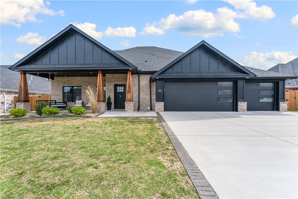 541 Bronco Street, Centerton, AR 72719