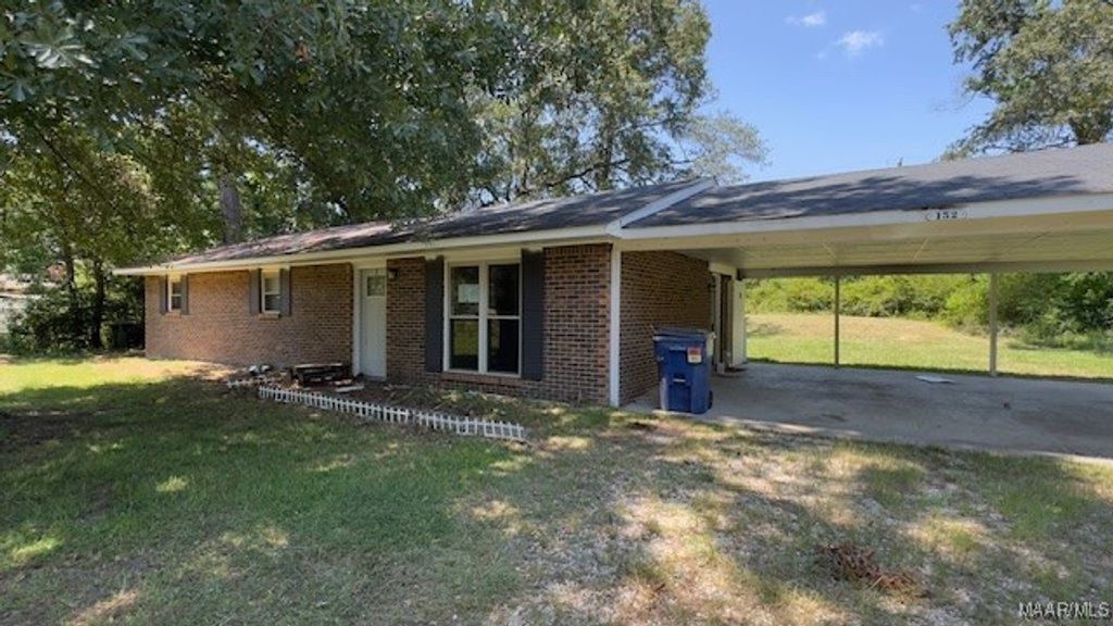 152 MEADOW LANE Drive, Elmore, AL 36025