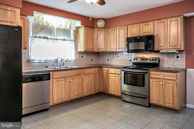 927 HAMILTON ST, Norristown, PA 19401