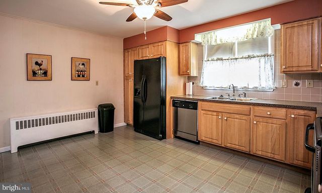 927 HAMILTON ST, Norristown, PA 19401