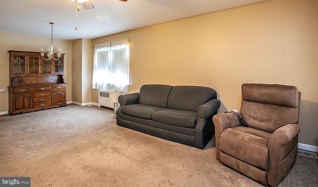 927 HAMILTON ST, Norristown, PA 19401