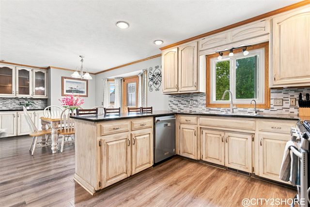 6719 Crown Point Drive, Hudsonville, MI 49426