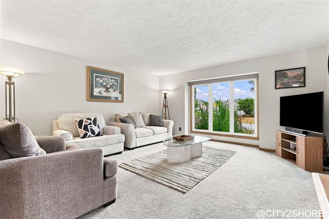 6719 Crown Point Drive, Hudsonville, MI 49426