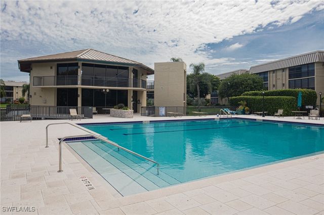 788 Park Shore DR F37, Naples, FL 34103