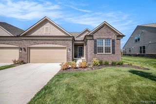 728 W Spaniel Drive, Pittsfield, MI 48108