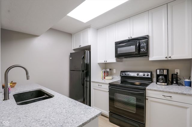 3040 Bayberry Court W, Carmel, IN 46033