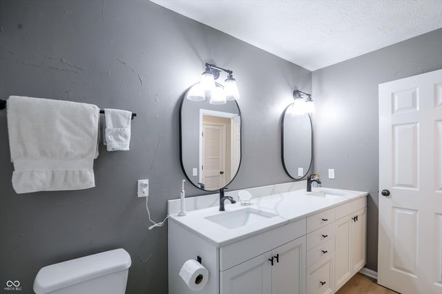 3040 Bayberry Court W, Carmel, IN 46033