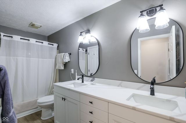 3040 Bayberry Court W, Carmel, IN 46033