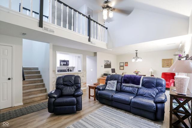 3040 Bayberry Court W, Carmel, IN 46033