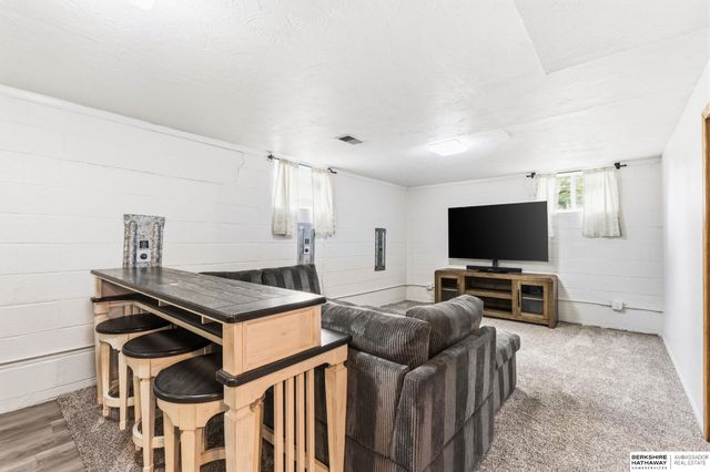 6645 Y Street, Lincoln, NE 68505