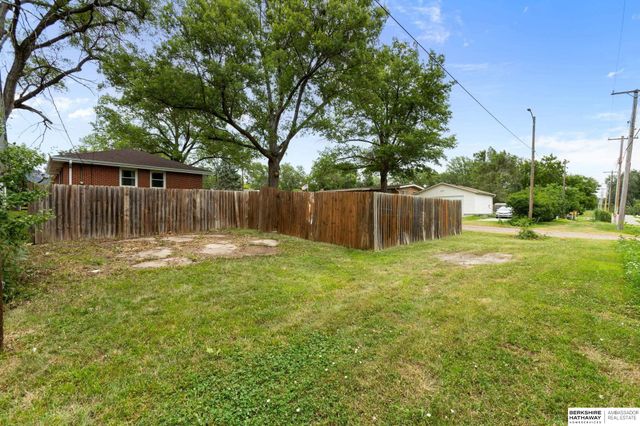 6645 Y Street, Lincoln, NE 68505