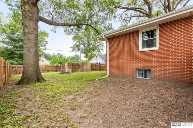 6645 Y Street, Lincoln, NE 68505
