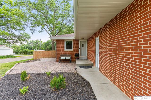 6645 Y Street, Lincoln, NE 68505